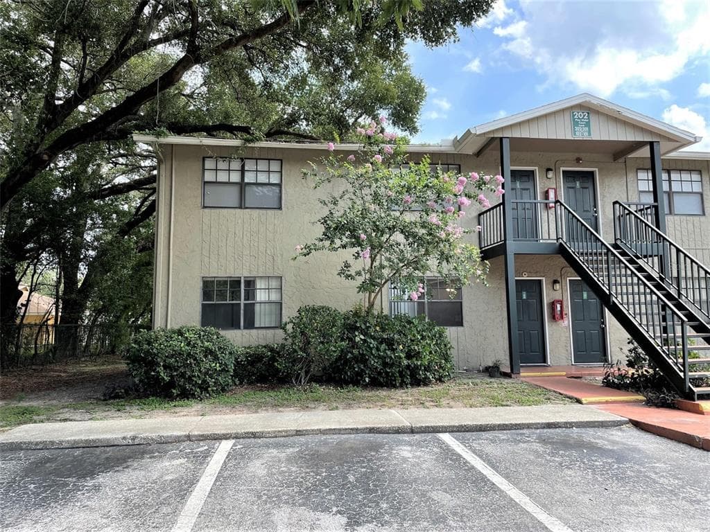 202 PINE VIOLET COURT UNIT 102 TAMPA, FL 33612