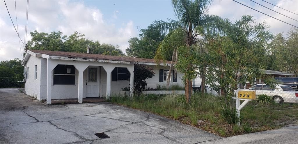 529 E BOYER STREET TARPON SPRINGS, FL 34689