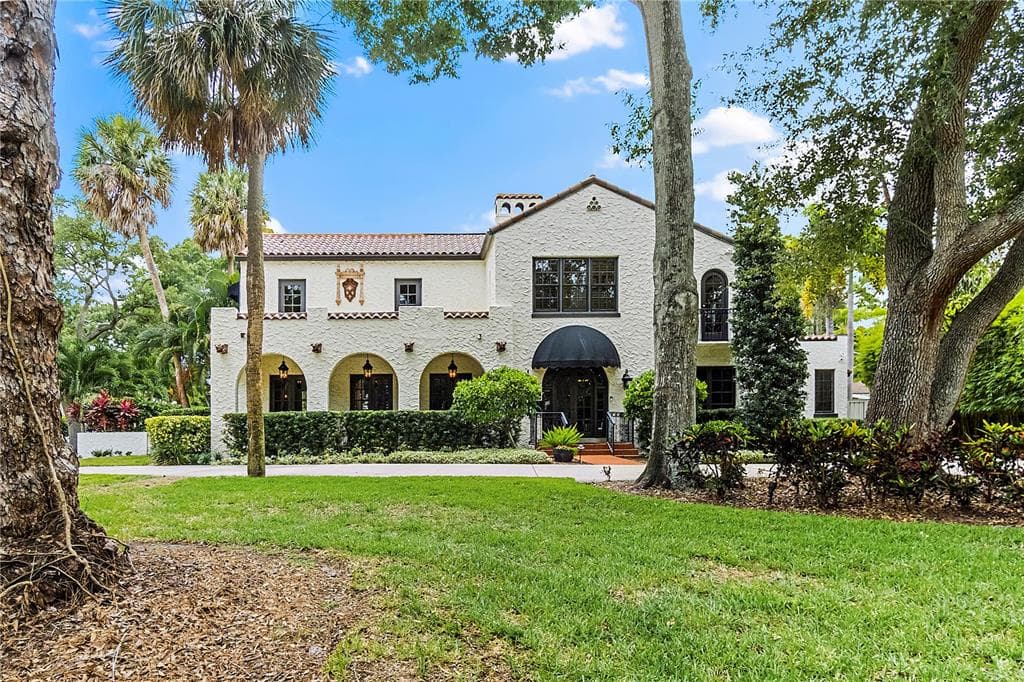 1400 BEACH DRIVE NE ST PETERSBURG, FL 33704