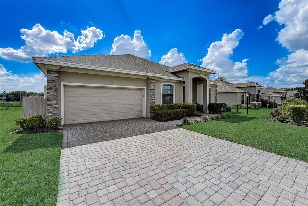 284 BENTLEY OAKS BOULEVARD AUBURNDALE, FL 33823