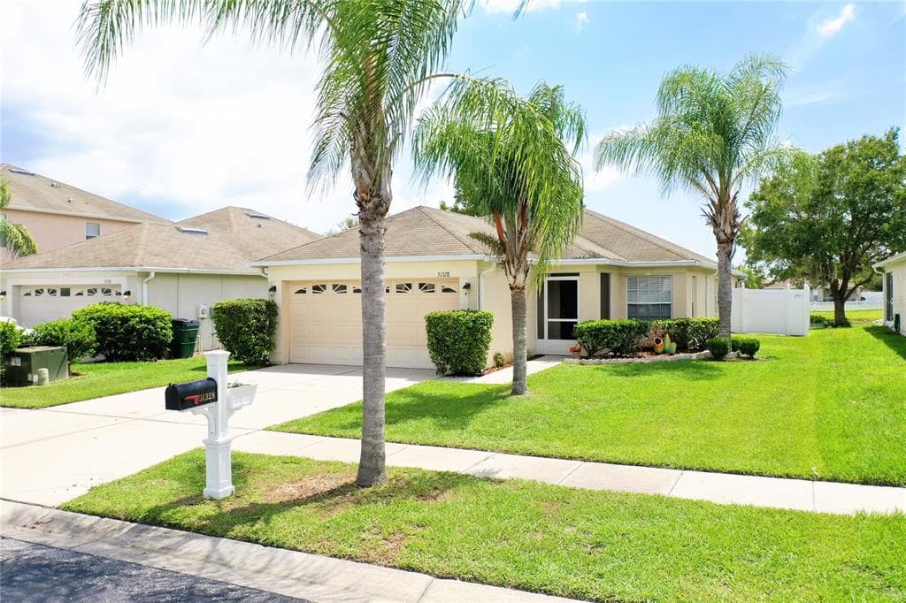 31328 MAKINAW LANE WESLEY CHAPEL, FL 33545