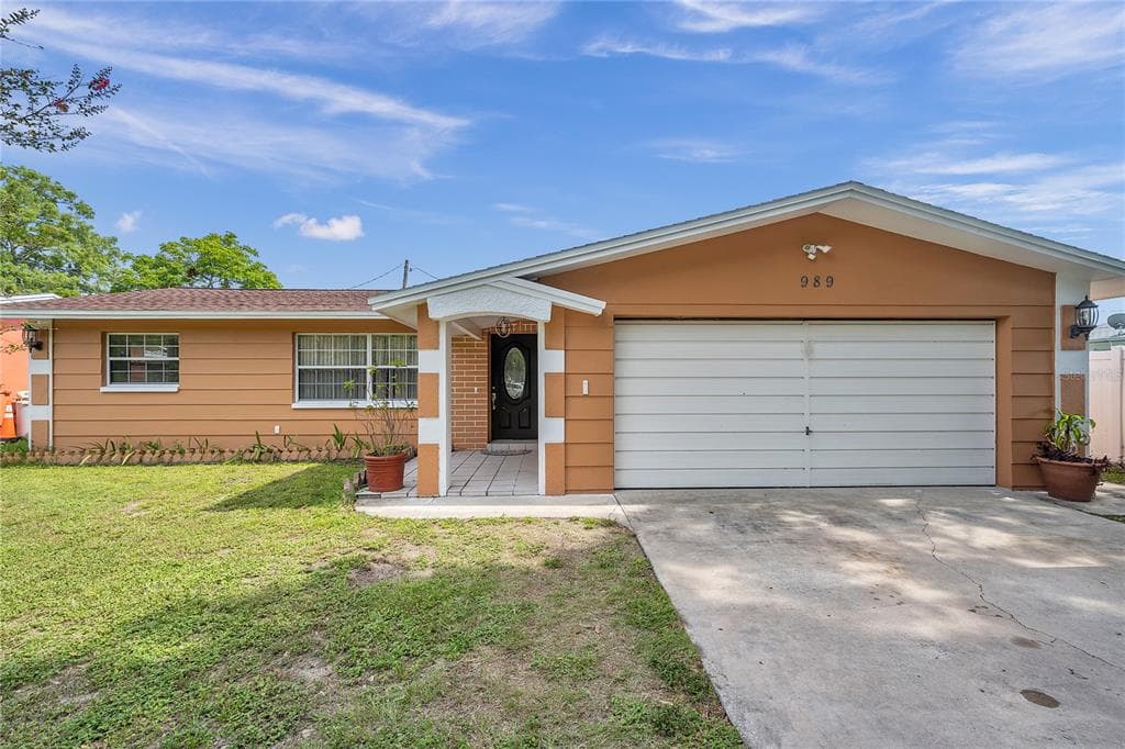 989 5TH AVENUE NE LARGO, FL 33770