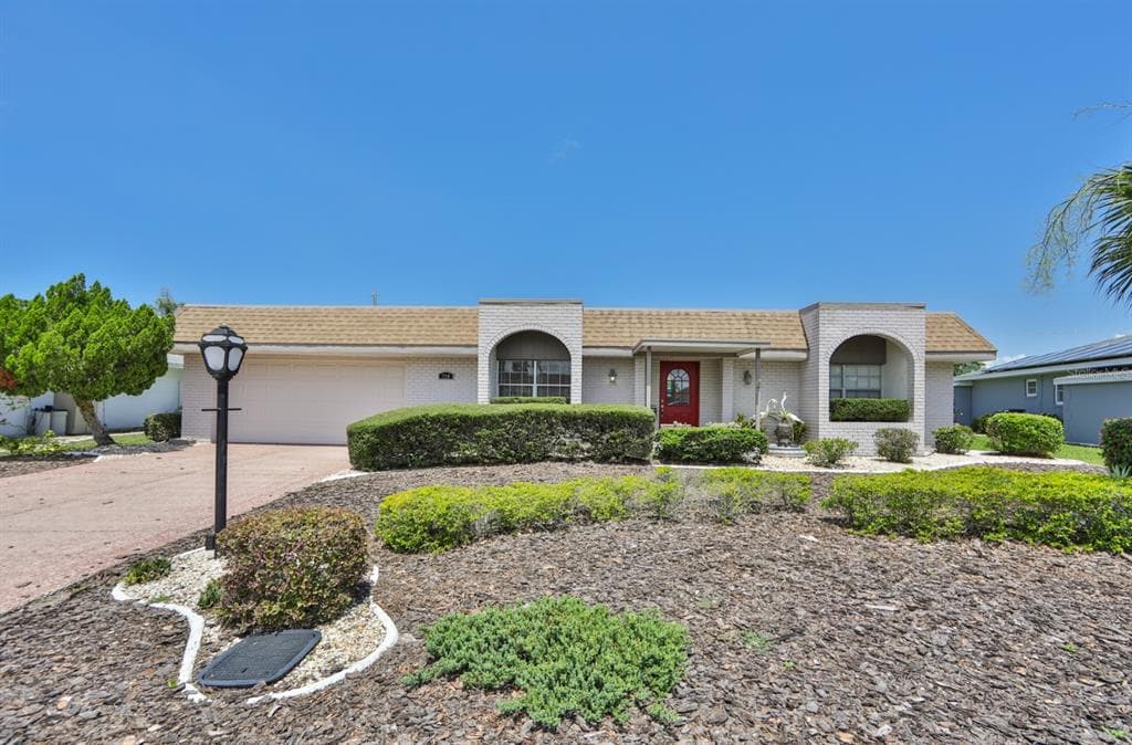 719 FOX HILLS DRIVE SUN CITY CENTER, FL 33573