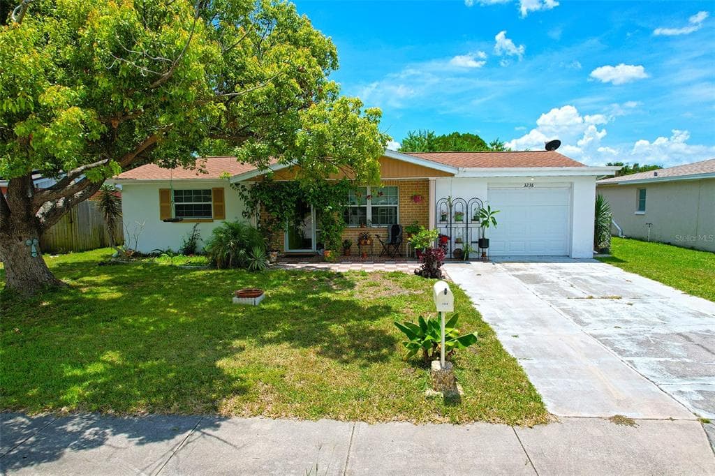 3238 PINON DRIVE HOLIDAY, FL 34691