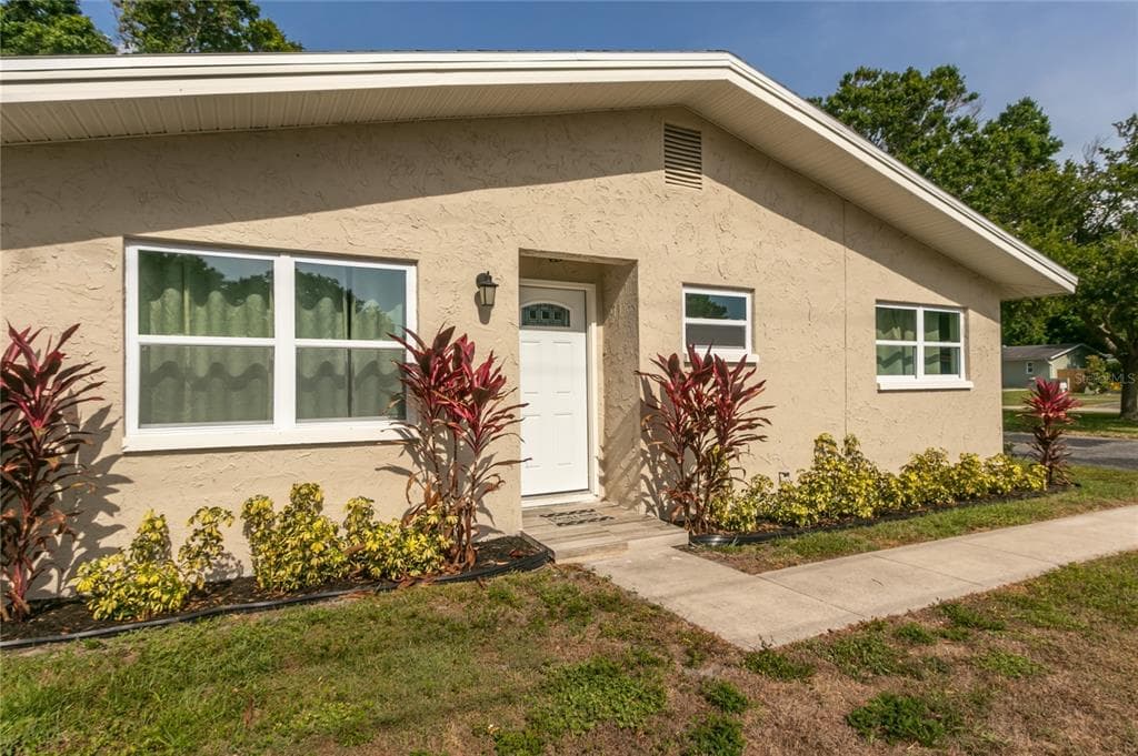 2589 SUNNY BREEZE AVENUE UNIT B LARGO, FL 33770