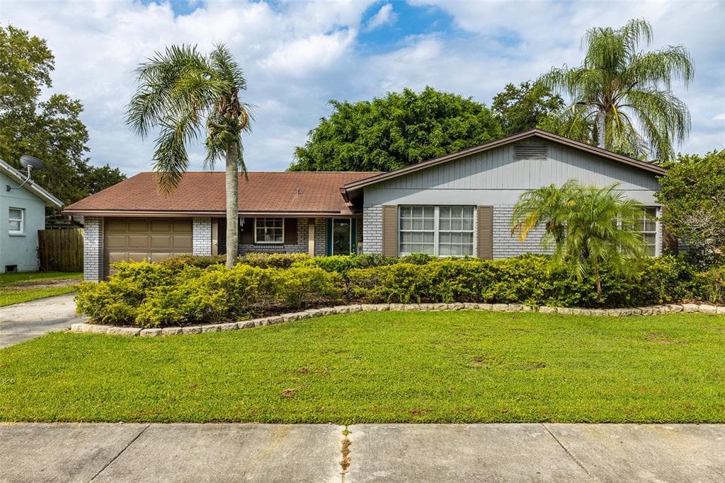 8332 ARCHWOOD CIRCLE TAMPA, FL 33615