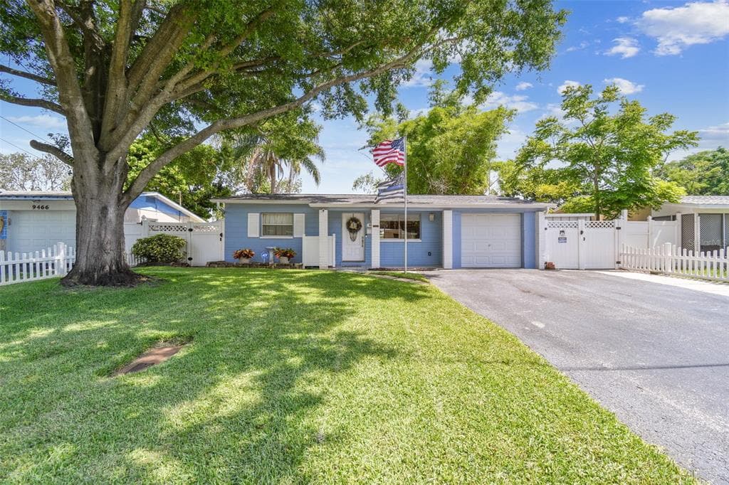 9472 PARK LAKE DRIVE N PINELLAS PARK, FL 33782
