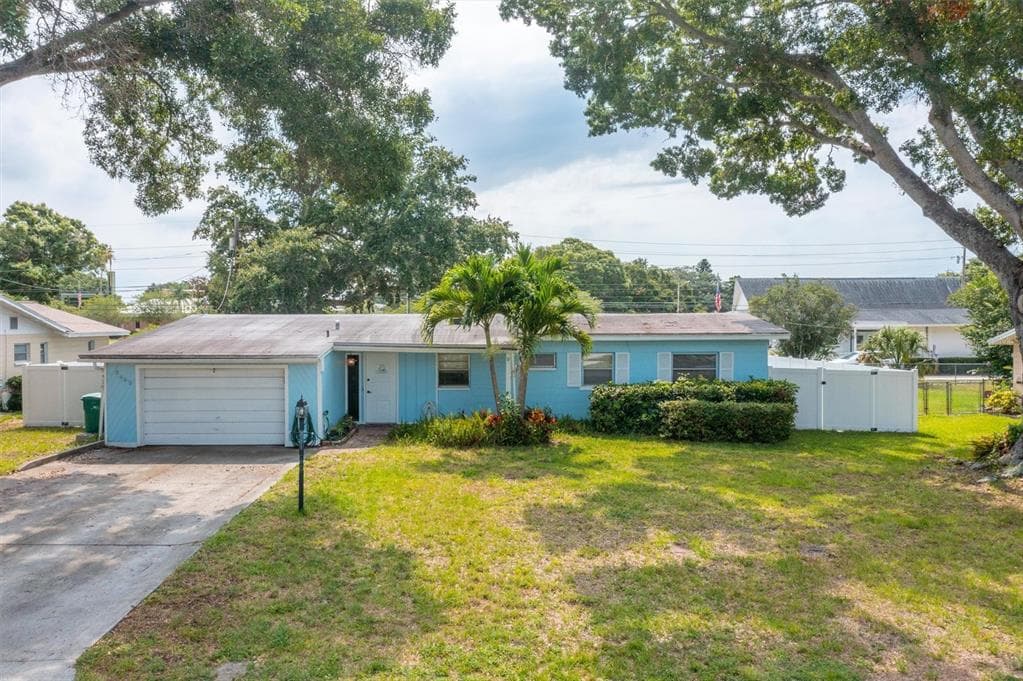 8465 RIDGEWOOD CIRCLE SEMINOLE, FL 33772