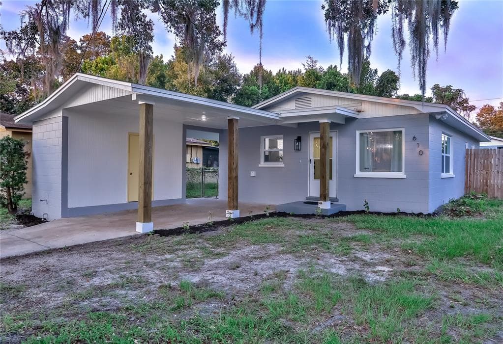 610 CARROLL AVENUE LAKELAND, FL 33815