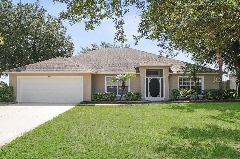 2202 LAKE POINTE CIRCLE LEESBURG, FL 34748