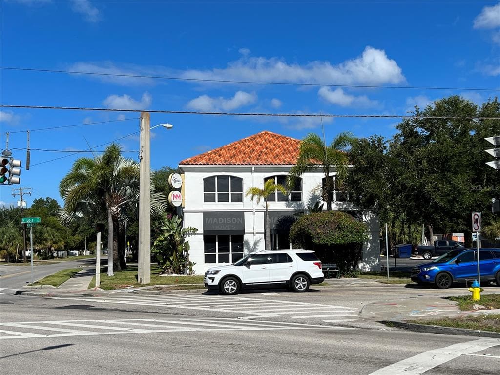 1713 S LOIS AVENUE UNIT 200 TAMPA, FL 33629