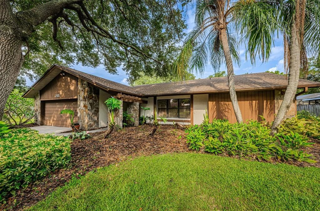 293 MAYFAIR CIRCLE E PALM HARBOR, FL 34683