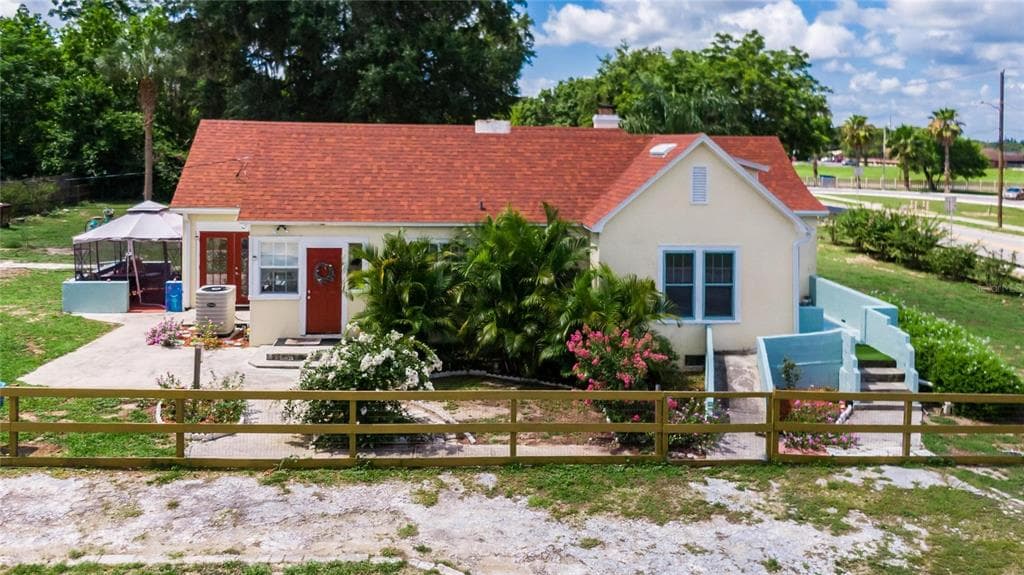 521 S SCENIC HIGHWAY LAKE WALES, FL 33853