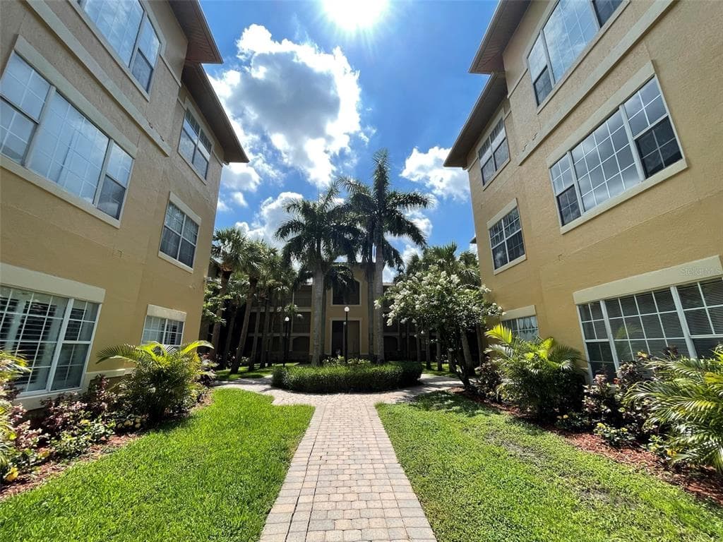 4333 BAYSIDE VILLAGE DRIVE UNIT 204 TAMPA, FL 33615