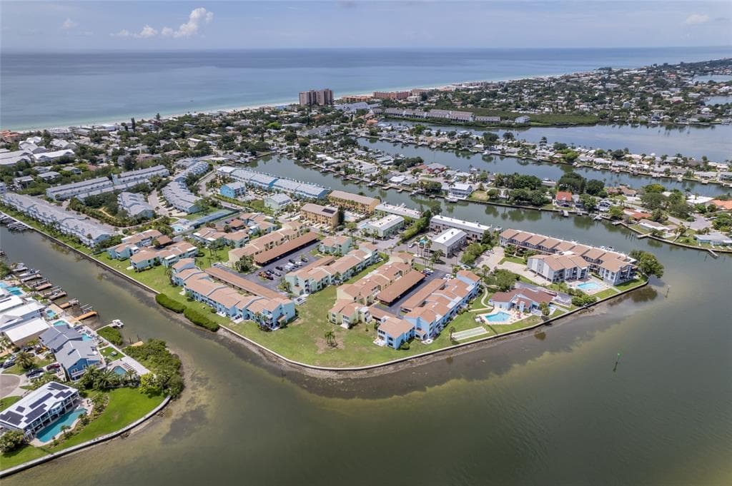 1 WINDRUSH BOULEVARD UNIT 31 INDIAN ROCKS BEACH, FL 33785