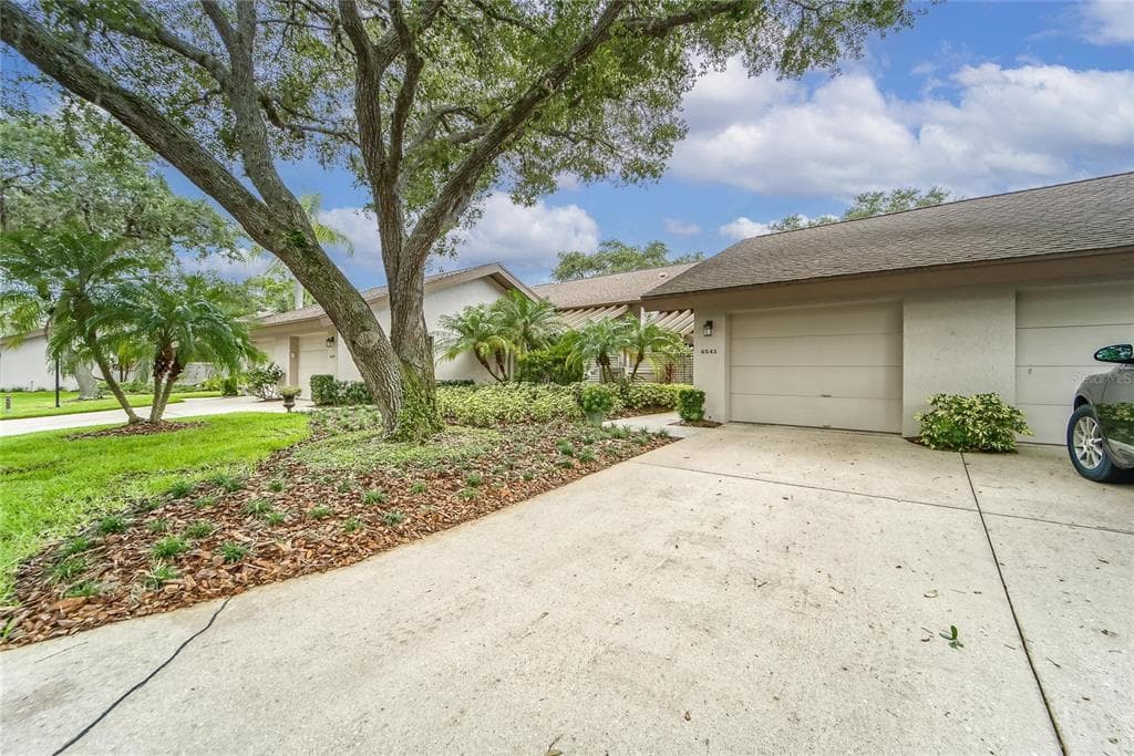 4541 KINGSMERE UNIT 11 SARASOTA, FL 34235