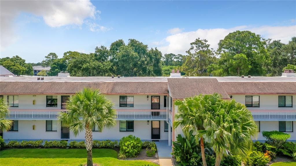 174 LAKEVIEW WAY OLDSMAR, FL 34677