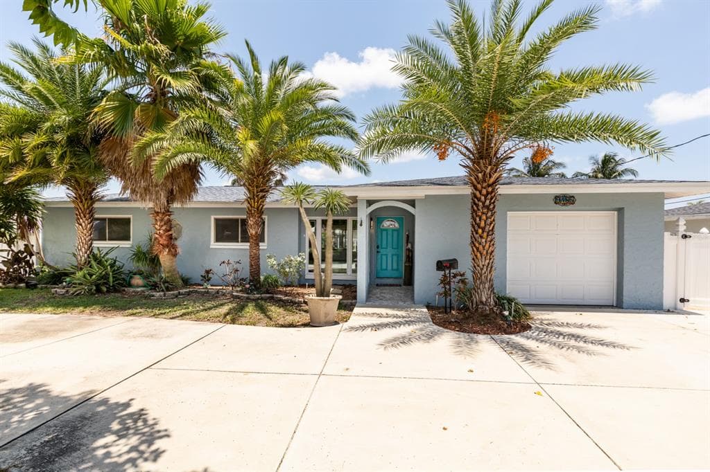 9485 TREASURE LANE NE ST PETERSBURG, FL 33702