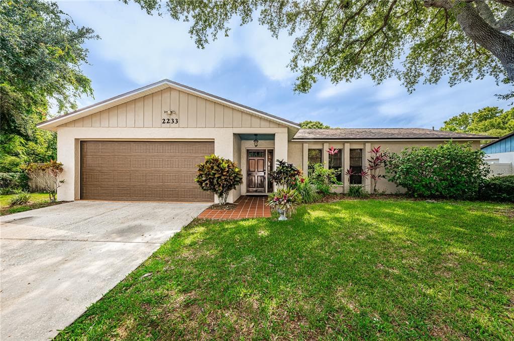 2233 CYPRESS POINT DRIVE E