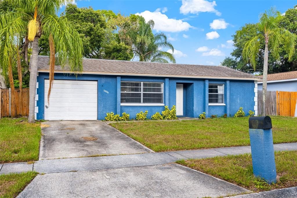 11229 MAXTON WAY N PINELLAS PARK, FL 33782