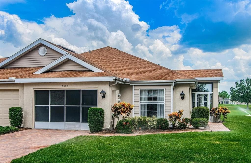 2509 NEW HAVEN CIRCLE UNIT 111 SUN CITY CENTER, FL 33573