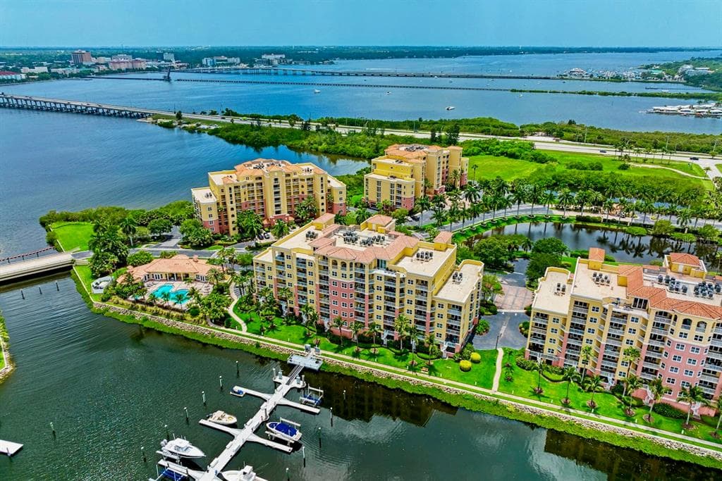 610 RIVIERA DUNES WAY UNIT 303 PALMETTO, FL 34221