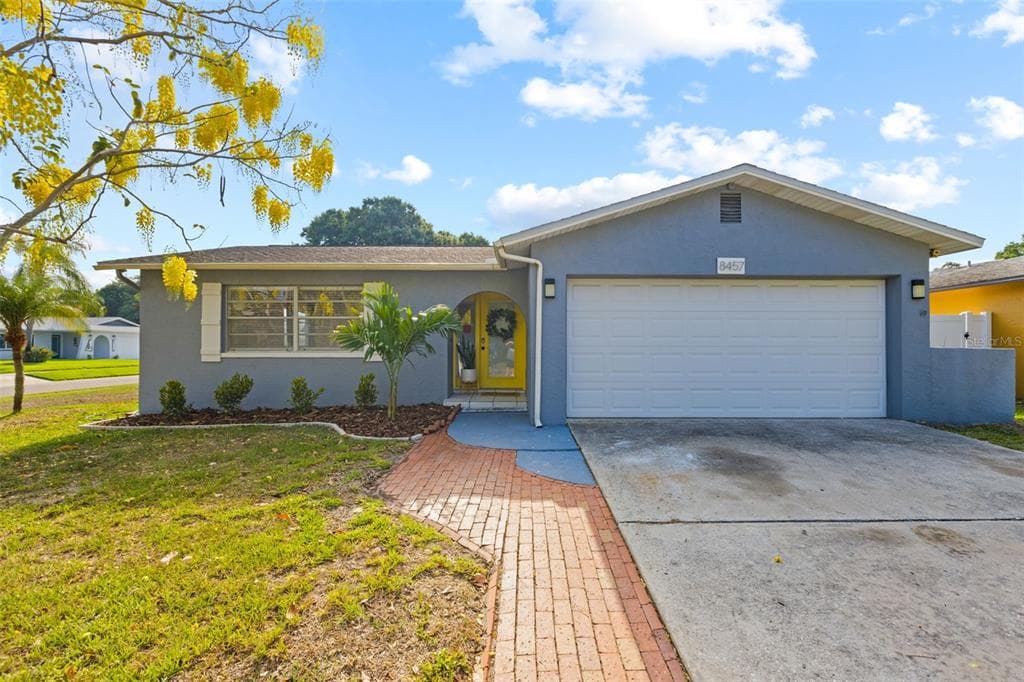8457 MONARCH CIRCLE SEMINOLE, FL 33772