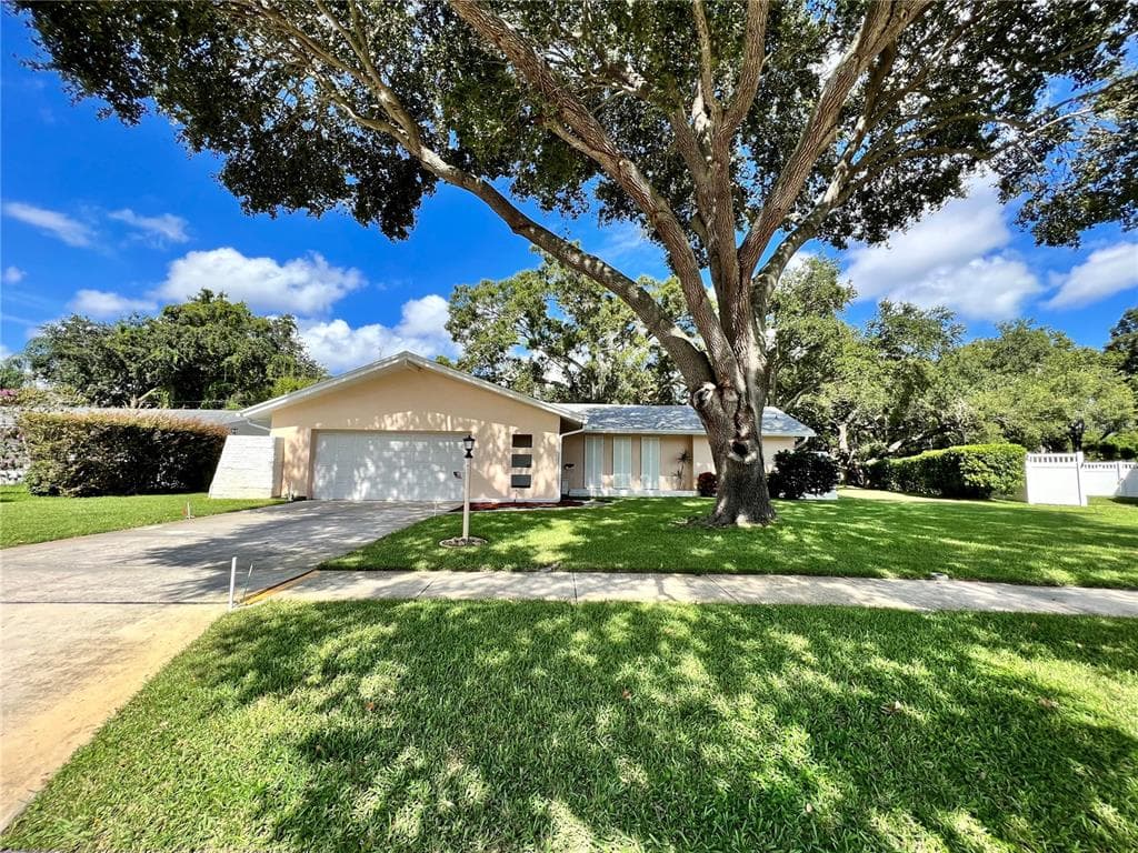 1822 PENNWOOD CIRCLE W CLEARWATER, FL 33756