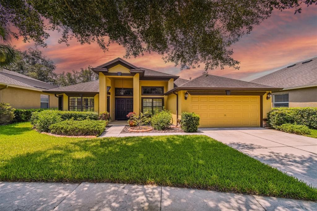 15620 STARLING WATER DRIVE LITHIA, FL 33547