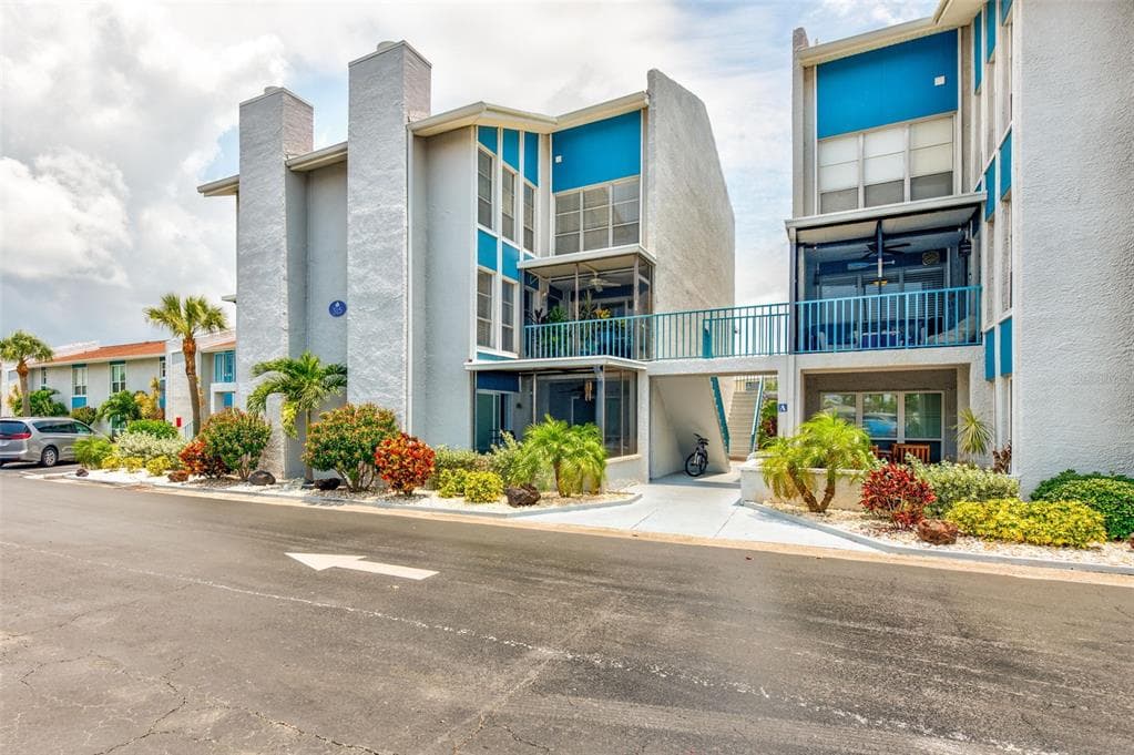 315 MEDALLION BOULEVARD UNIT F MADEIRA BEACH, FL 33708