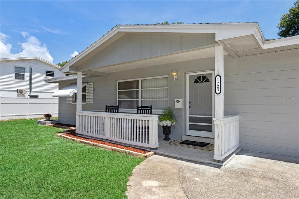1223 36TH TERRACE N ST PETERSBURG, FL 33704