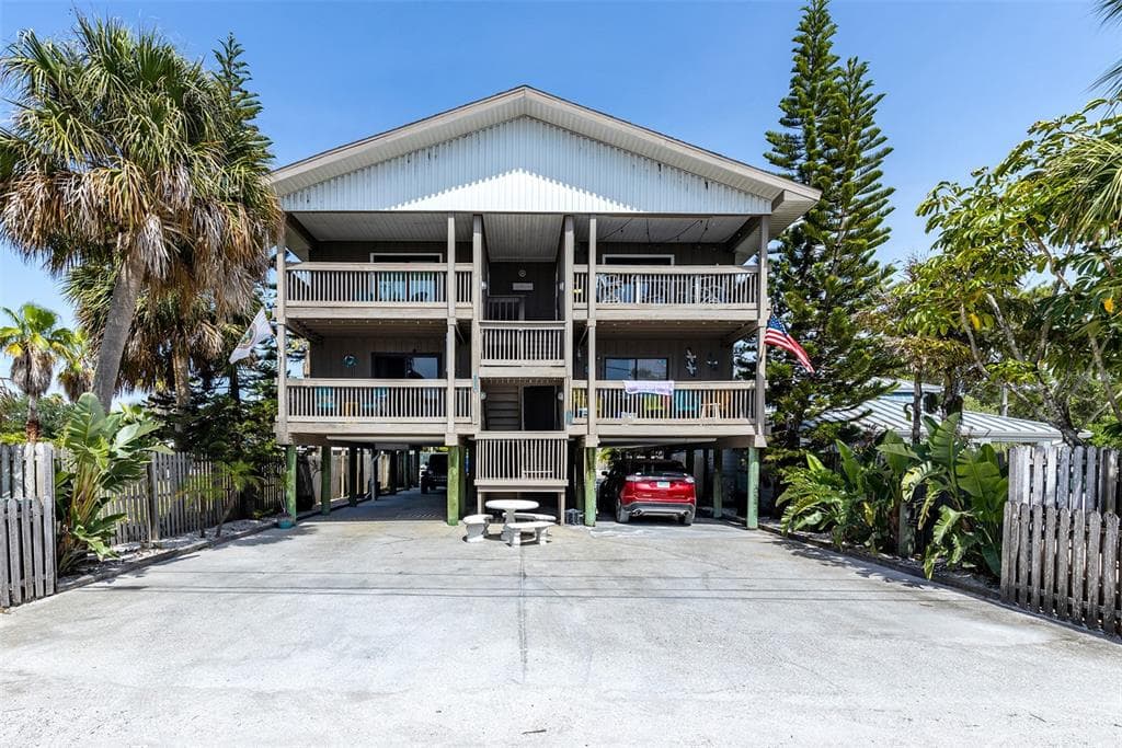 812 GULF BOULEVARD UNIT 4 INDIAN ROCKS BEACH, FL 33785