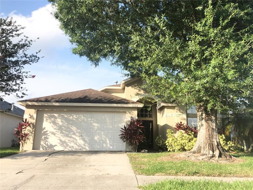 1228 CRIMSON CLOVER LANE WESLEY CHAPEL, FL 33543