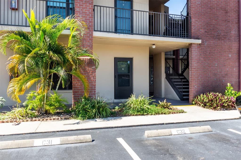 930 85TH AVENUE N UNIT 107 ST PETERSBURG, FL 33702