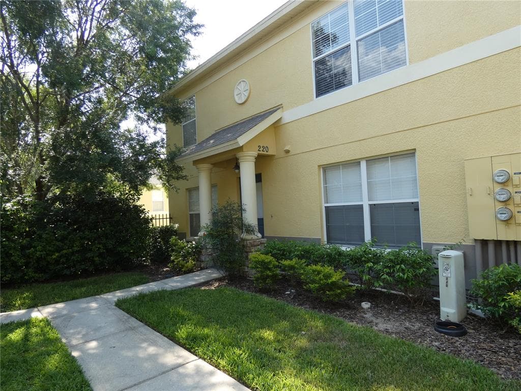 220 HARDCASTLE PLACE UNIT 220 VALRICO, FL 33594
