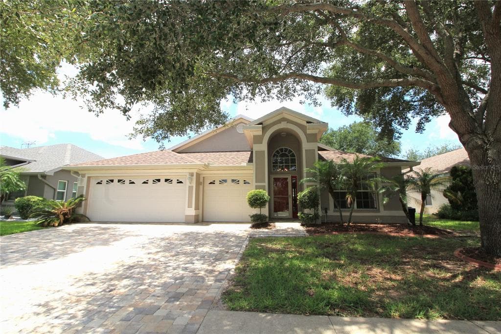 672 N LAKE BOULEVARD TARPON SPRINGS, FL 34689