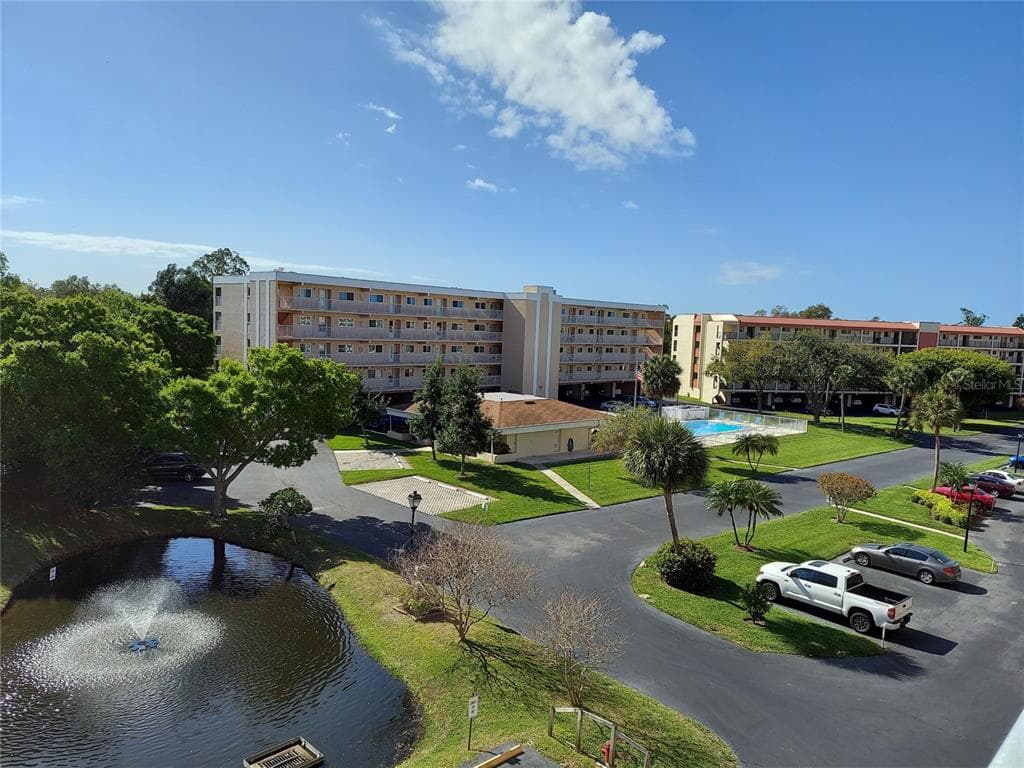9510 HARBOR GREENS WAY UNIT 402 SEMINOLE, FL 33776