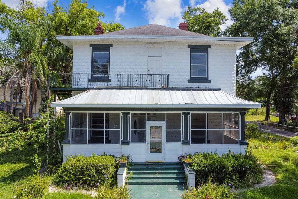 205 W ROSS AVENUE