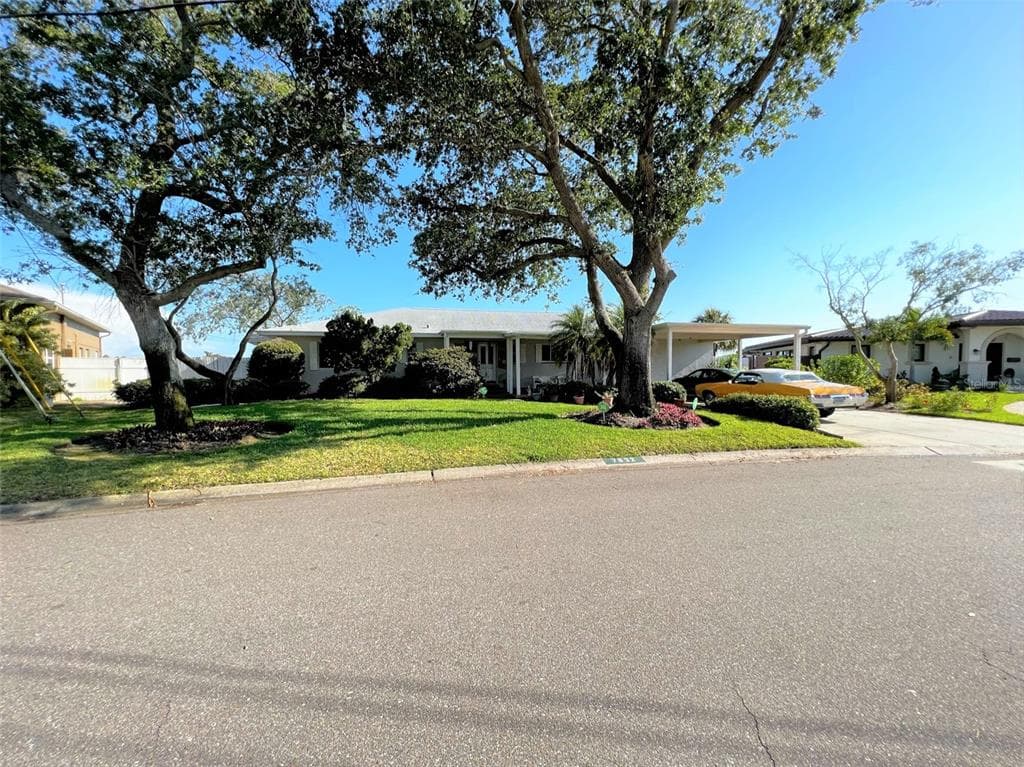 7932 GARDEN DRIVE N ST PETERSBURG, FL 33710