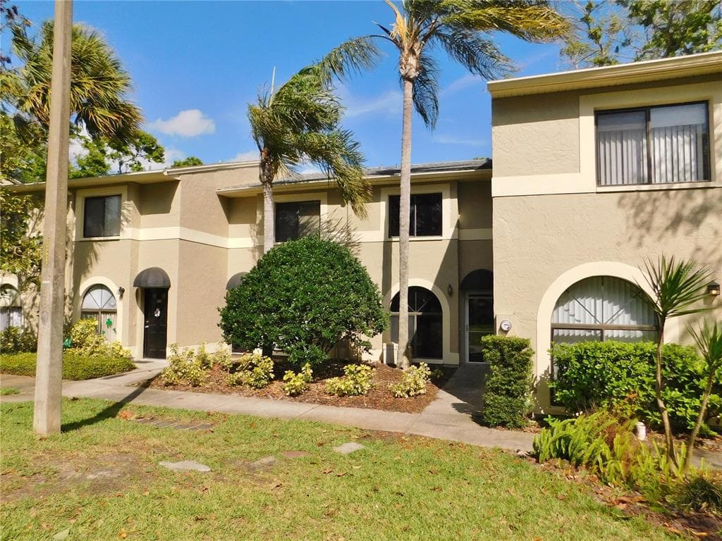 3583 WHISPERING OAKS LANE UNIT 108 PALM HARBOR, FL 34684