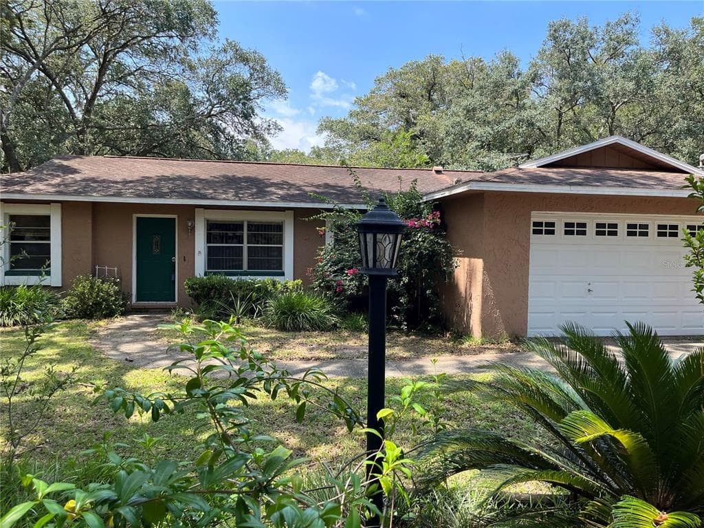 1920 SYDNEY ROAD VALRICO, FL 33594