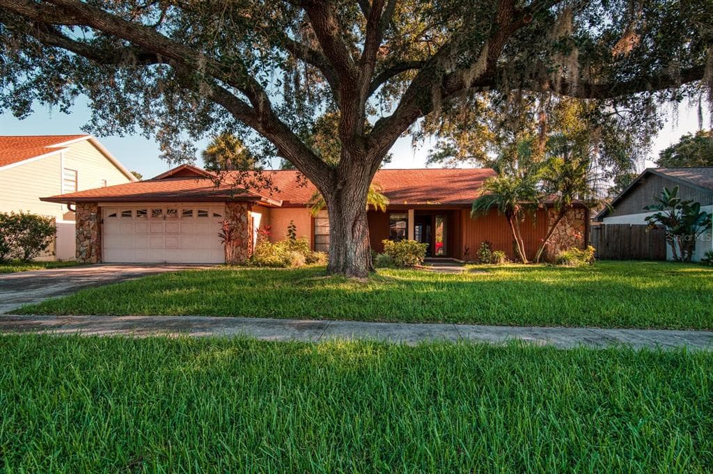 4715 KEMBLE COURT TAMPA, FL 33624