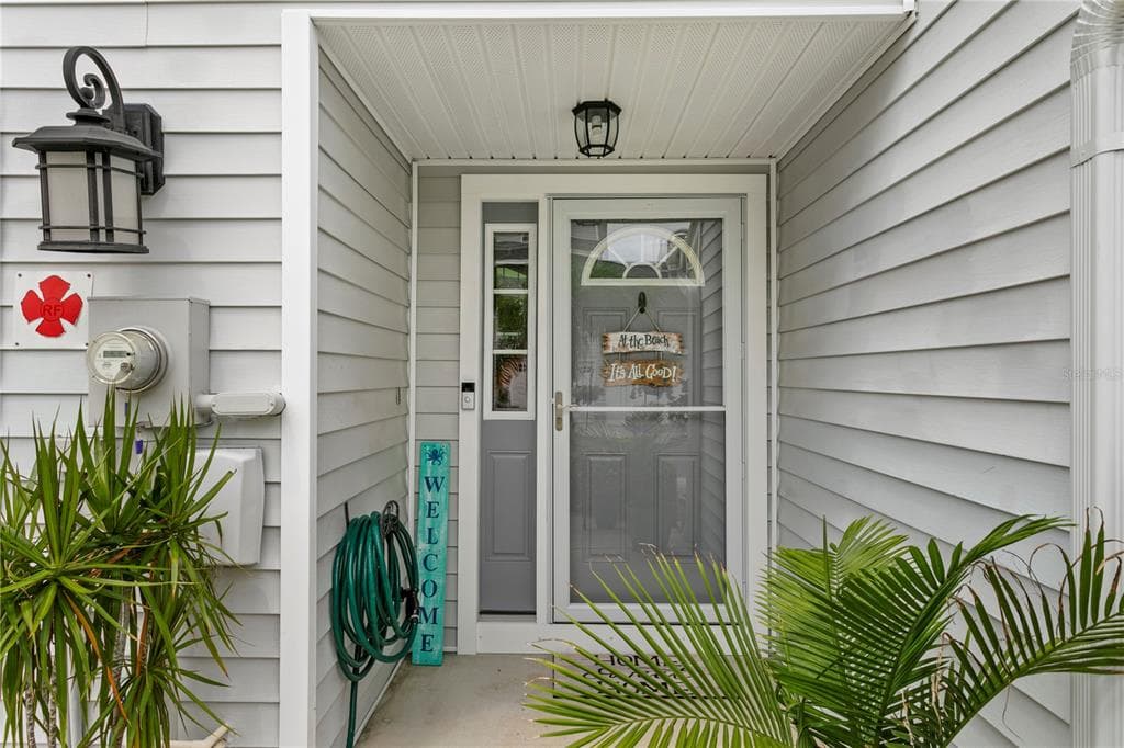 11722 CURRIE LANE UNIT E2 LARGO, FL 33774