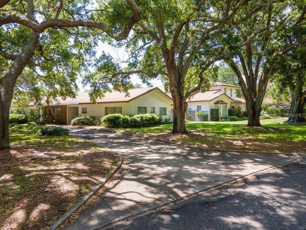 1412 COUNTRY CLUB ROAD N