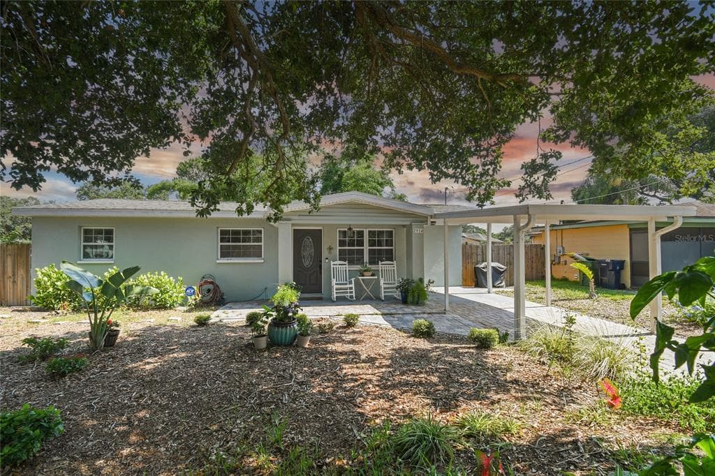 2914 W PEARL AVENUE TAMPA, FL 33611