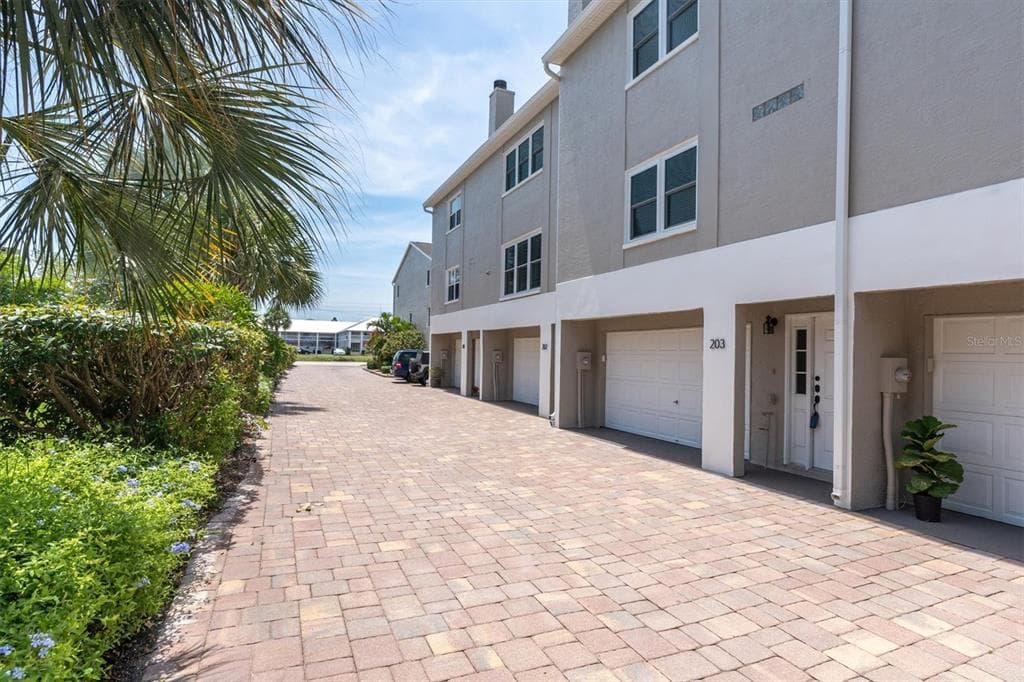 1117 PINELLAS BAYWAY S UNIT 203 TIERRA VERDE, FL 33715