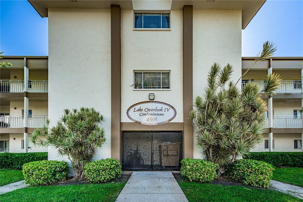 4595 CHANCELLOR STREET NE UNIT 114 ST PETERSBURG, FL 33703