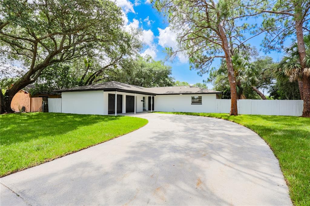 8326 W POCAHONTAS AVENUE TAMPA, FL 33615