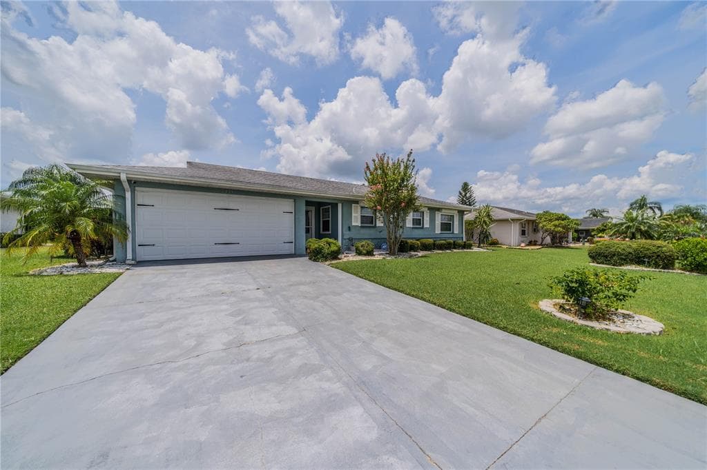2013 N PEBBLE BEACH BOULEVARD SUN CITY CENTER, FL 33573