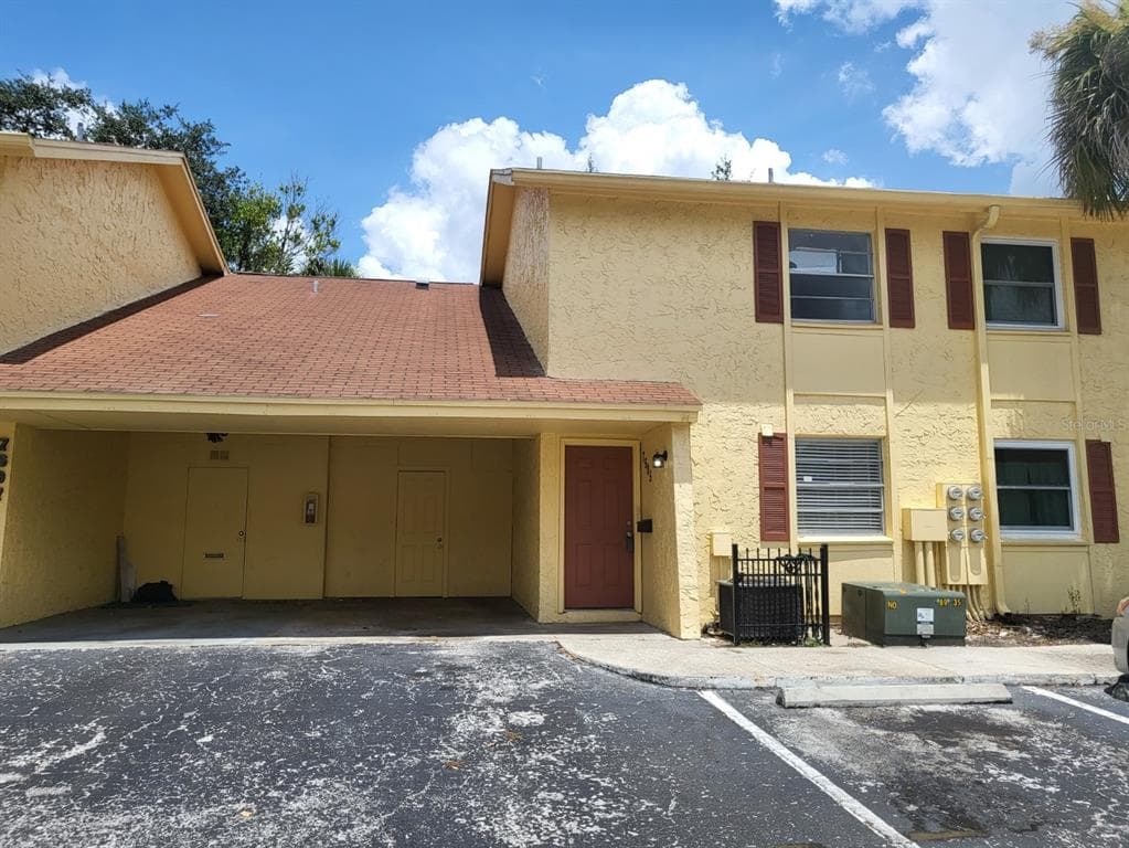 7605 CAMARINA CALLE UNIT 7605 TAMPA, FL 33615